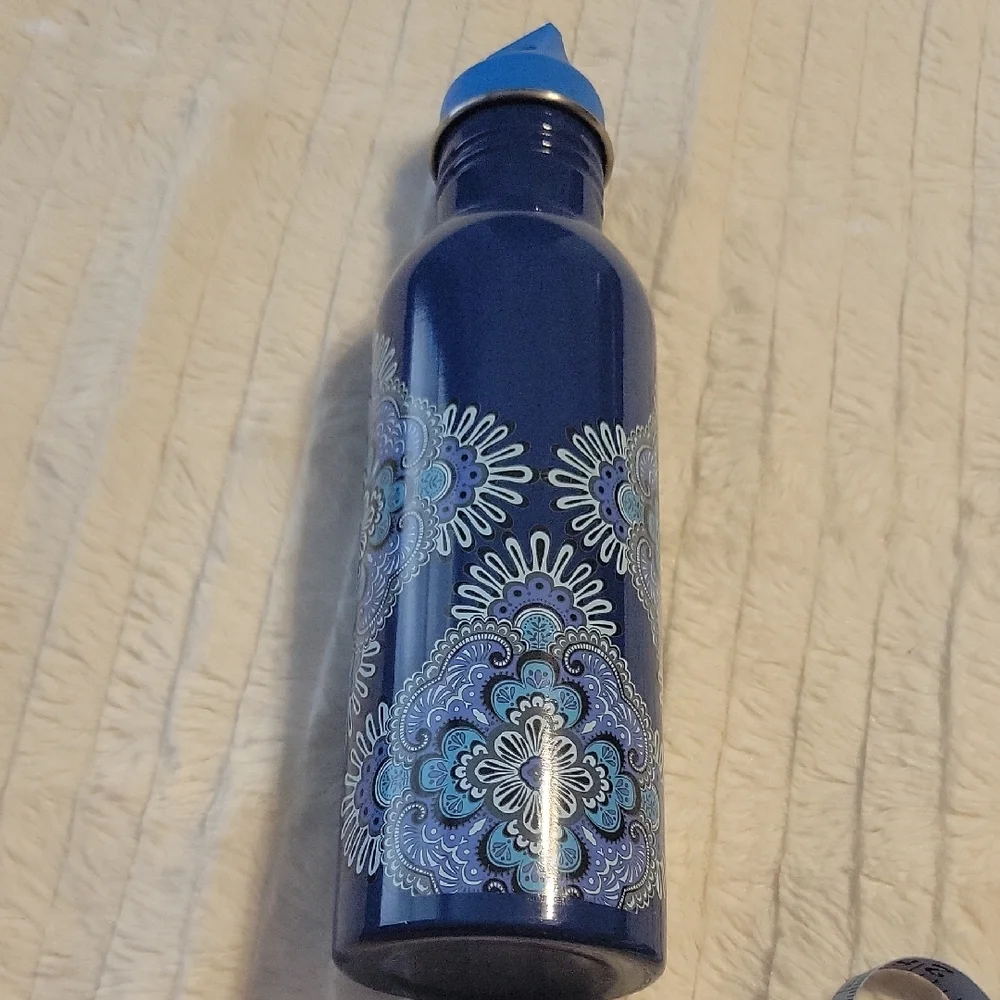 Vera Bradley Navy and Light Blue Floral Water Bottle 20 oz - Picture 7 of 10